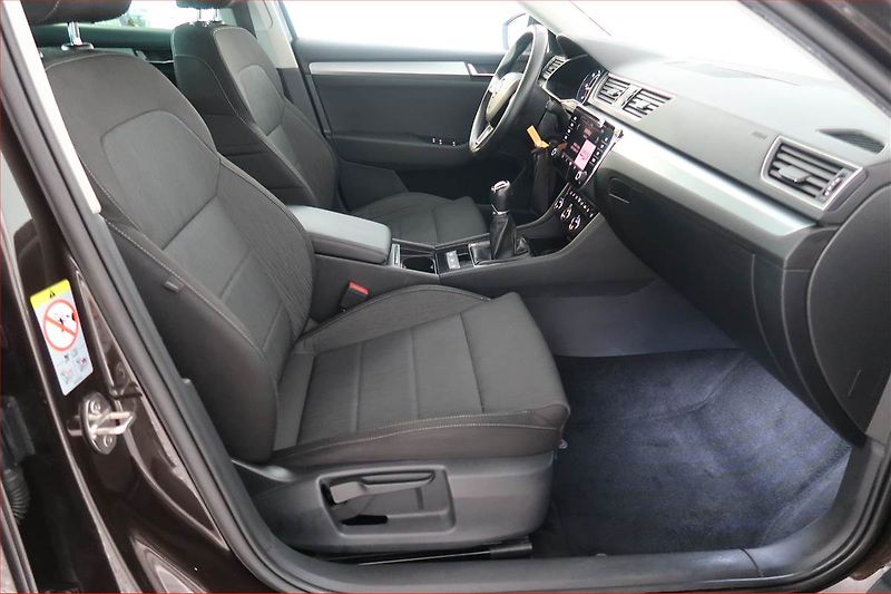 Škoda Superb (2018) Style 1.6 TDI, Navi, Bi-Xenony - fotka 9 z 19