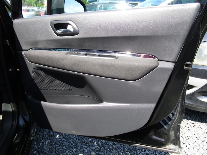 Peugeot 5008 1.6 THP aut. Klima, 7 míst - fotka 20 z 50