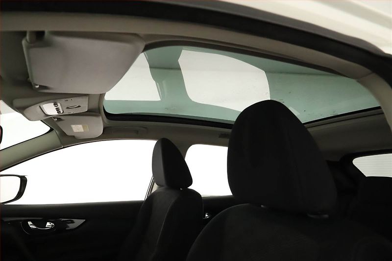 Nissan Qashqai (2015) 1.2 DIG-T, Navi, Tempomat - fotka 13 z 16