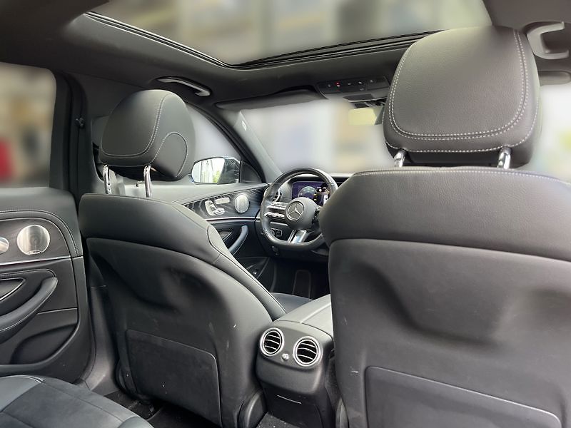 Mercedes-Benz Třídy E 300 d 4MATIC AMG Line - fotka 18 z 18