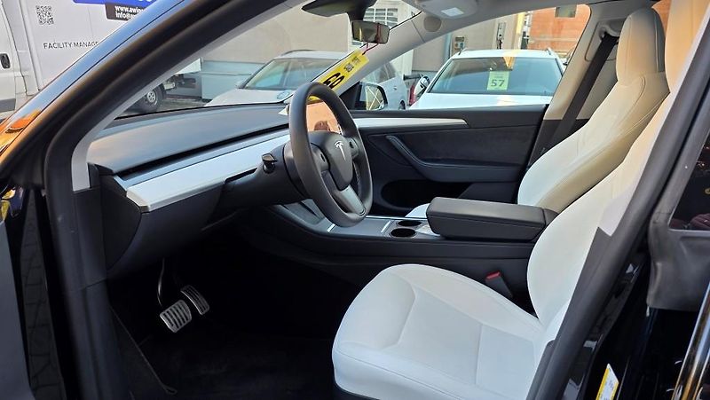 Tesla Model Y (2023) LR AWD DE Záruka SoH 92,7%  - fotka 7 z 41