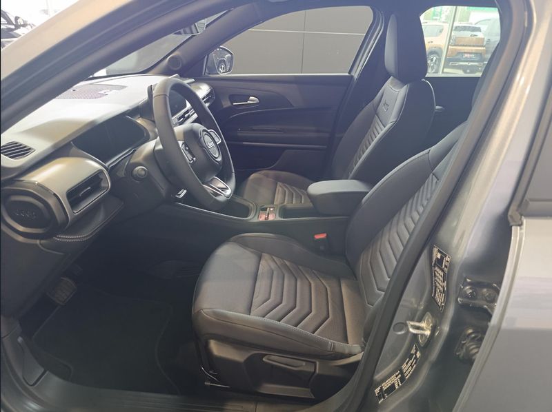 Jeep Avenger (2026) 1,2 Turbo e-Hybrid 110k  Altit - fotka 8 z 15