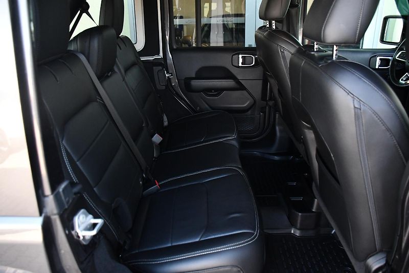 Jeep Wrangler 2.2CRD UNLIMITED REZERVACE - fotka 23 z 51
