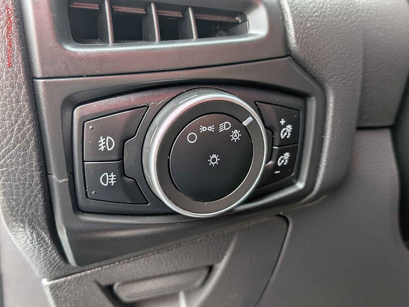Ford Focus (2016) 2.0 TDCI, ČR, AT, bixen - fotka 13 z 18