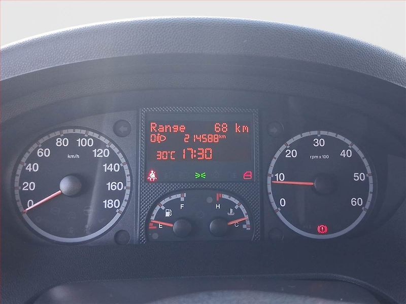 Citroën Jumper (2012) 2.2 HDi, L2H2, 1.0t, ČR - fotka 9 z 19