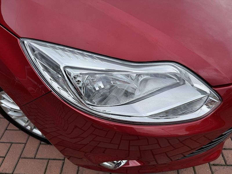 Ford Focus (2011) 1.6 Ti-VCT Digi Klima Tempomat - fotka 38 z 48