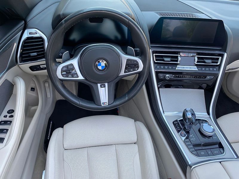 BMW M8 M850i xDrive Cabrio MAX výbava - fotka 21 z 26