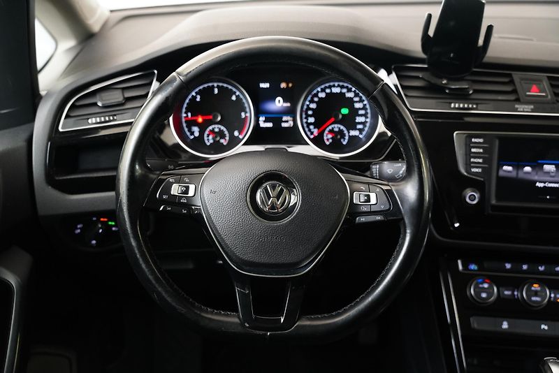 Volkswagen Touran - fotka 14 z 25