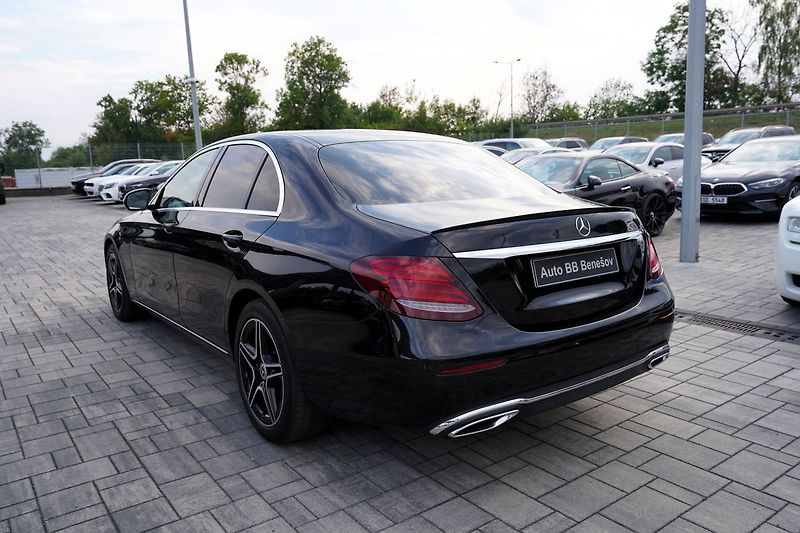 Mercedes-Benz Třídy E E 220d AMG/LED/AT9/kůže - fotka 4 z 46