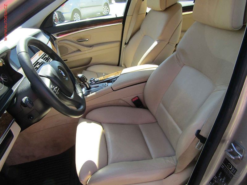 BMW Řada 5 (2011) 3.0 i, ČR, AT, kůže - fotka 9 z 22