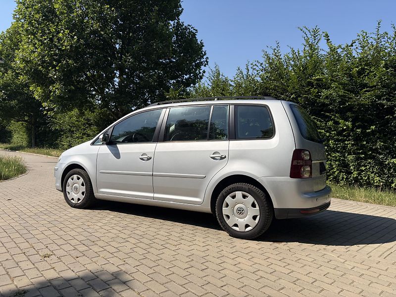 Volkswagen Touran 1.6 75kw Trendline 7 míst - fotka 4 z 25