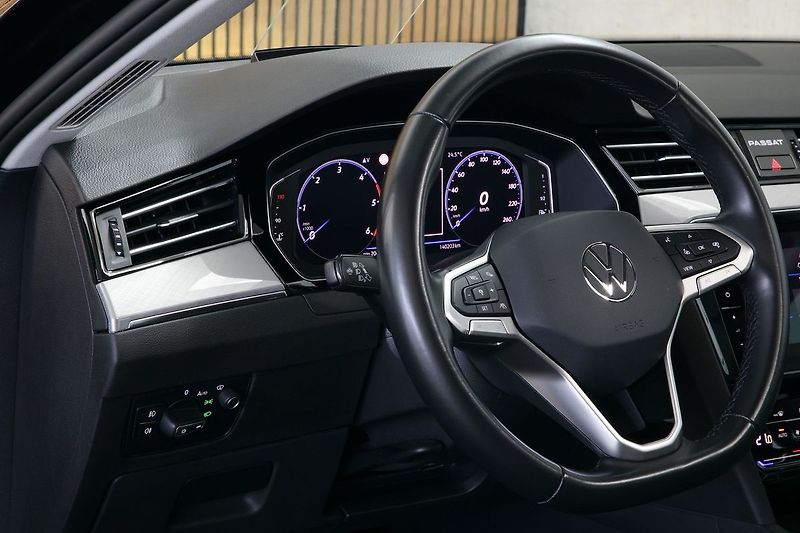 Volkswagen Passat 2.0TDI 110kW Manuál HUD Panora - fotka 16 z 34