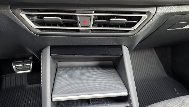 Volkswagen Tiguan (2024) 2.0TDI 142kW 4x4 DSG7 Rline TZ - fotka 44 z 50