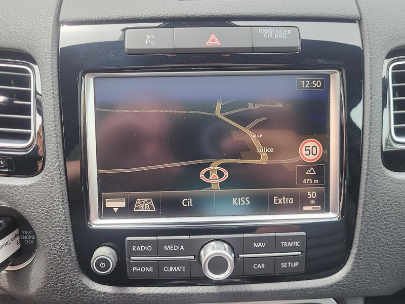 Volkswagen Touareg (2014) 4.2TDi V8 250KW*R-LINE*PANORAM - fotka 23 z 55