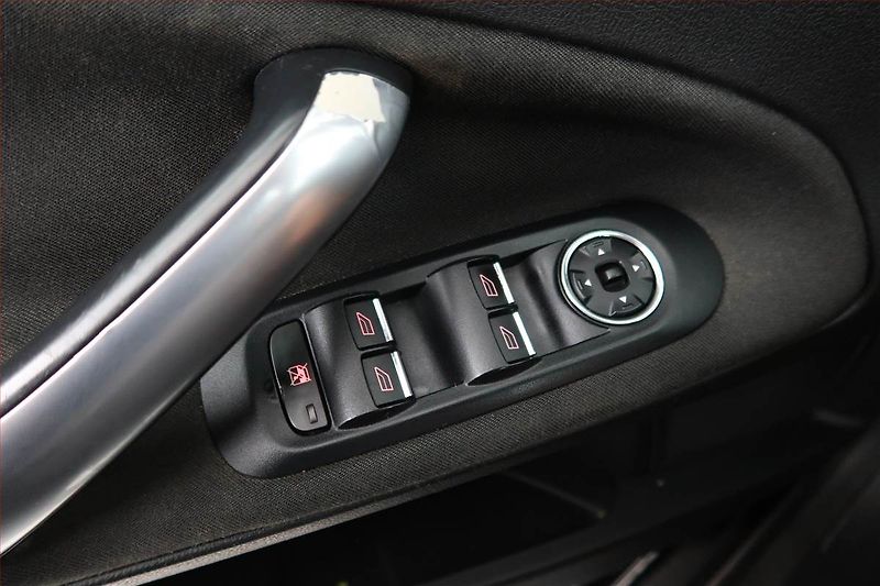 Ford Mondeo (2009) 2.0 TDCi, Navi, Tempomat - fotka 18 z 22