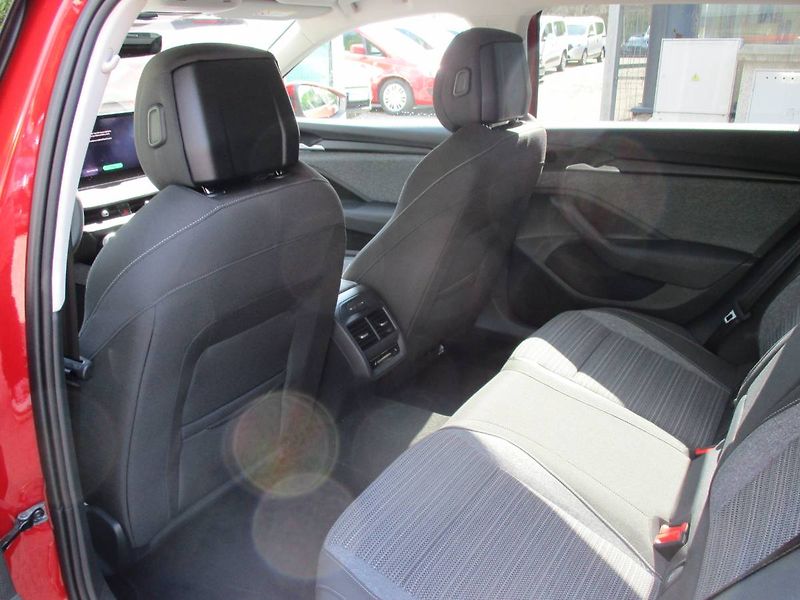 Škoda Superb Combi Selection 2,0TDI 110kW D - fotka 13 z 13
