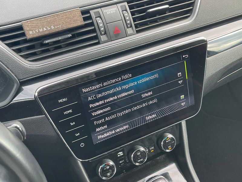 Škoda Superb (2018) 2.0 TDI / 140 kW DSG 4x4 L&K - fotka 26 z 30