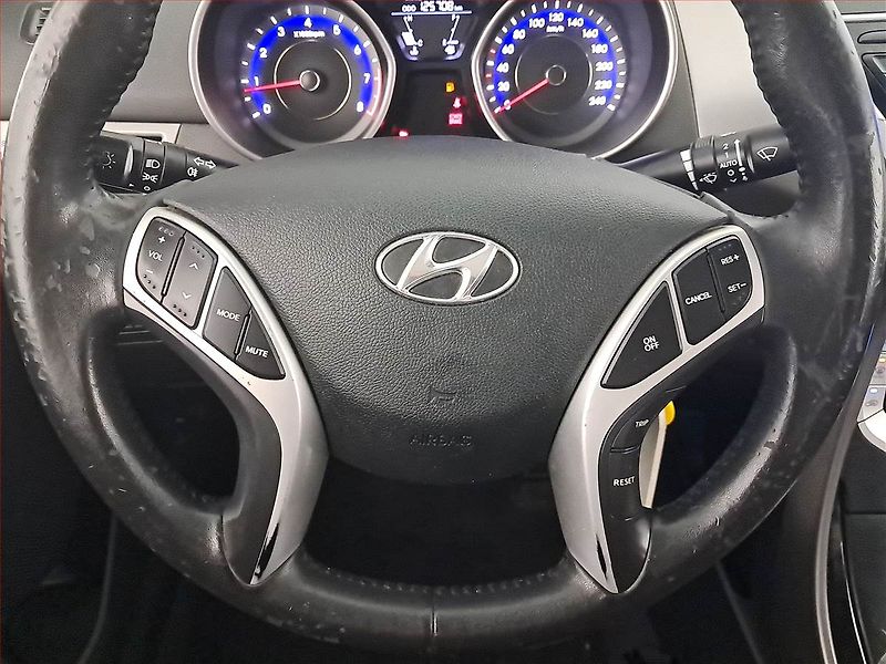 Hyundai Elantra (2012) 1.6, Tempomat, Park. senzory - fotka 16 z 20