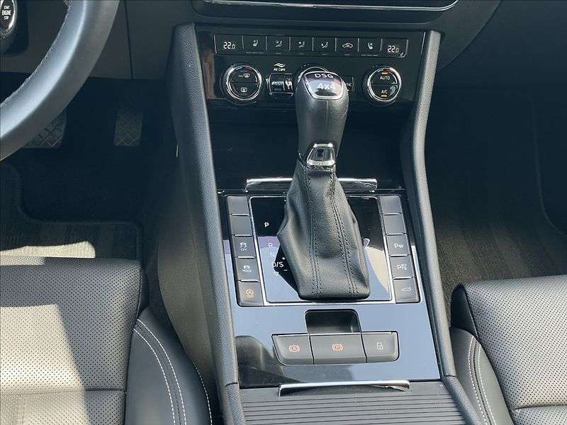 Škoda Superb 2,0 DSG 4x4 L&K LEDmatrix+360° - fotka 13 z 25