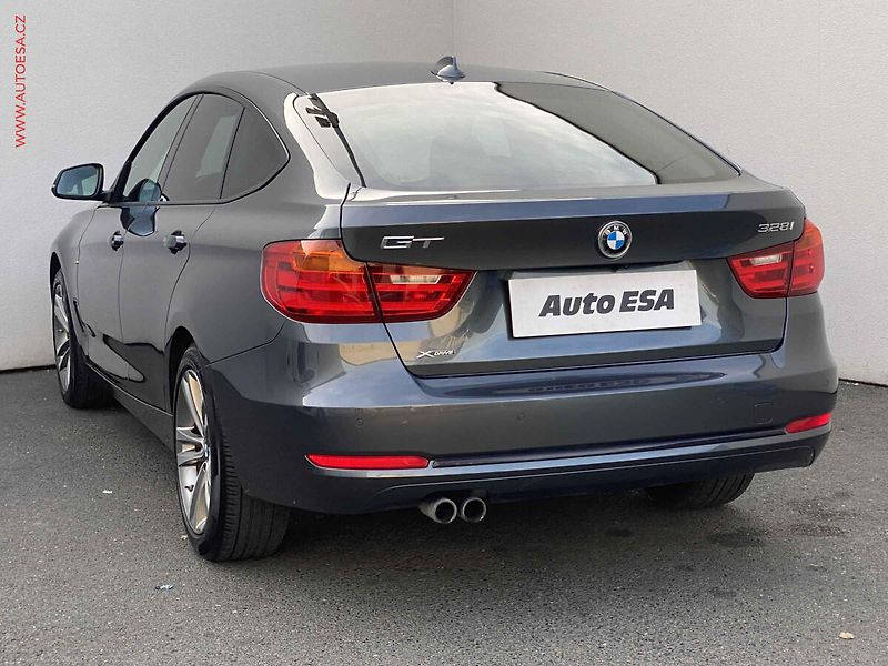 BMW Řada 3 (2015) 2.0T 328i xDrive, Sport, AT - fotka 6 z 20