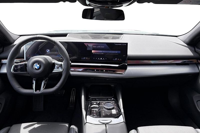 BMW Řada 5 520d xDrive Touring - fotka 7 z 10
