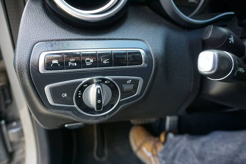 Mercedes-Benz Třídy C (2017) C 400 4 MATIC - fotka 26 z 37