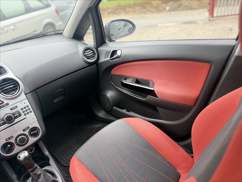 Opel Corsa 1,4 i KLIMA - fotka 15 z 21