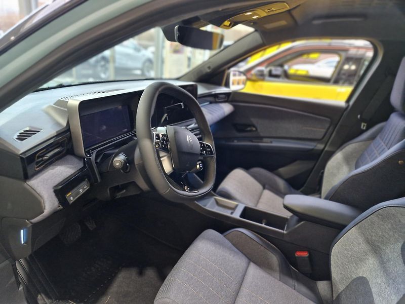 Renault 4 E-TECH (2026) techno 150 k comfort range - fotka 5 z 8