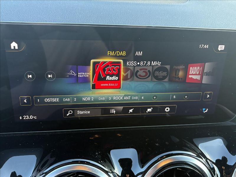 Mercedes-Benz GLA 2,0 2.0d AT,Full Led,Nav,Výhře - fotka 13 z 35