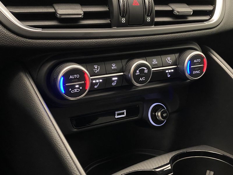 Alfa Romeo Giulia 2.0T VELOCE Q4 AUT  - fotka 28 z 56