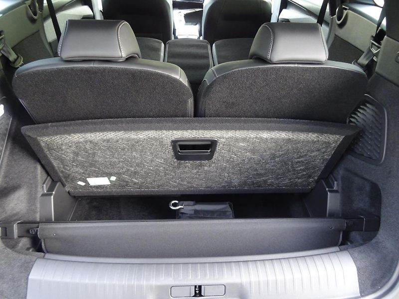 Peugeot 5008 (2026) BUSINESS Hybrid 145k e-DCS6 - fotka 12 z 47