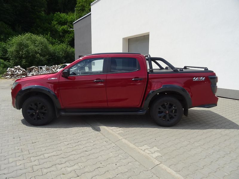 Isuzu D-Max V-Cross 1.9L 163K 4x4 6st. A/T - fotka 6 z 50