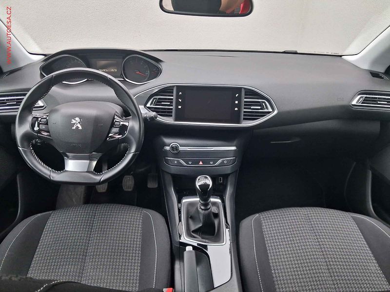 Peugeot 308 (2020) 1.2 PT, AC, park. kamera - fotka 8 z 21