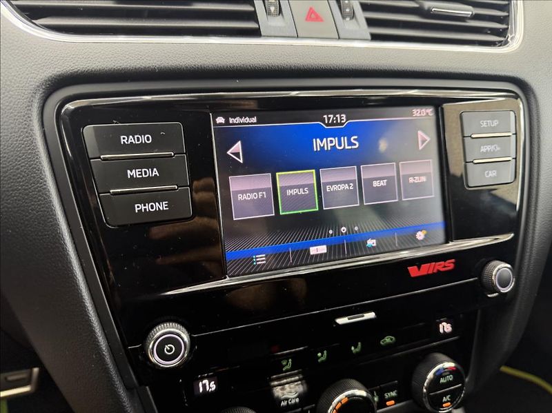 Škoda Octavia 2,0 TSI, VRS, DSG, SPORTSOUND - fotka 23 z 33