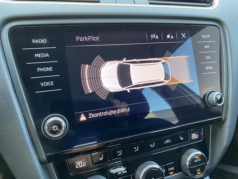 Škoda Octavia Combi 2,0 TDI 135 kW Style DSG - fotka 18 z 25