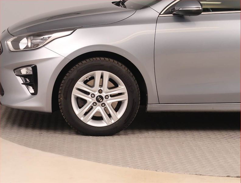 Kia Ceed (2018) 1.4 T-GDI, Serv.kniha - fotka 14 z 15