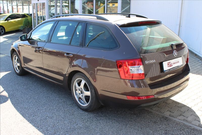 Škoda Octavia 1,6 TDi Amb. nez.topení, kessy - fotka 4 z 4