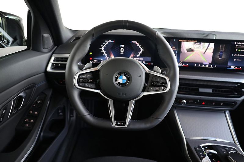 BMW Řada 3 330i xDrive Touring - fotka 20 z 21