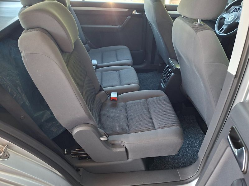 Volkswagen Touran (2011) 1.4TSI 103kW 6MAN - fotka 27 z 38