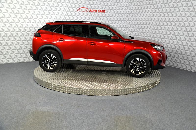 Peugeot 2008 (2021) 1.2PT 130k Allure TOP stav - fotka 4 z 18