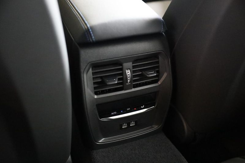BMW Řada 3 M340d xDrive Touring - fotka 17 z 19