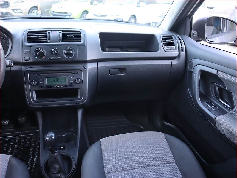 Škoda Fabia (2014) Extra 1.2 12V - fotka 8 z 14
