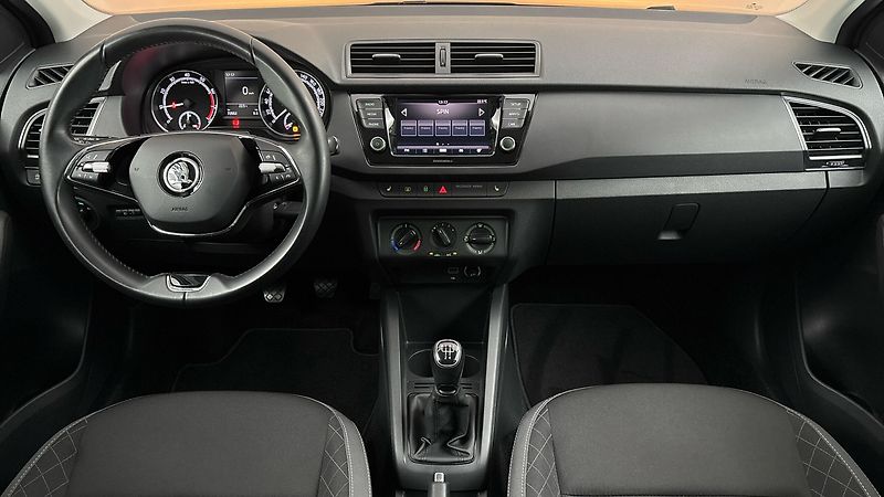 Škoda Fabia 1.0 TSI Ambition Combi - fotka 8 z 24