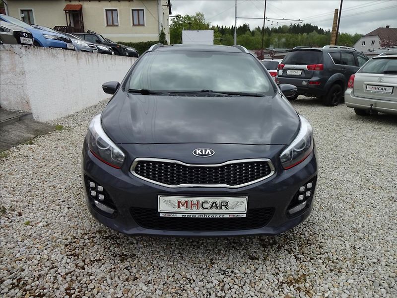 Kia Ceed 1,6 CRDi 100kW GT LINE - fotka 2 z 50