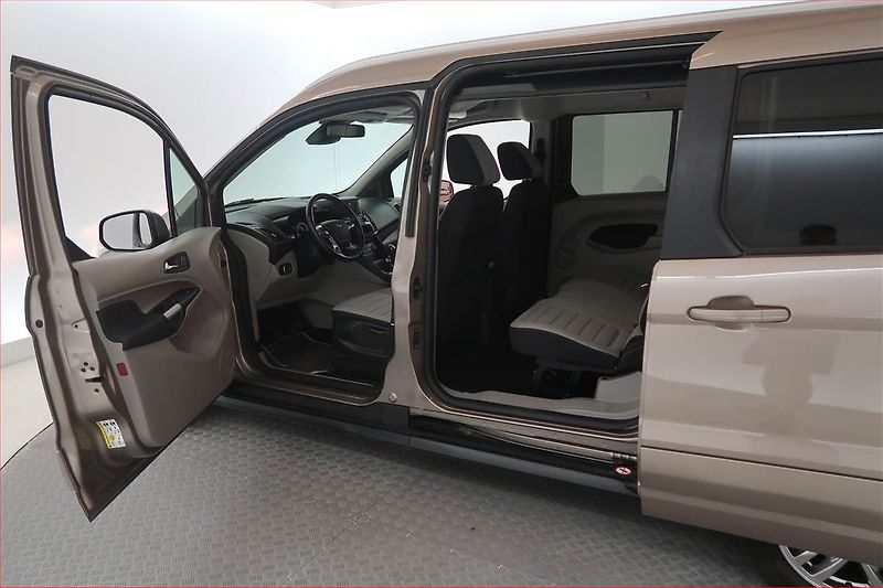 Ford Tourneo Connect (2018) Titanium 1.5 EcoBlue, 7Míst - fotka 16 z 21
