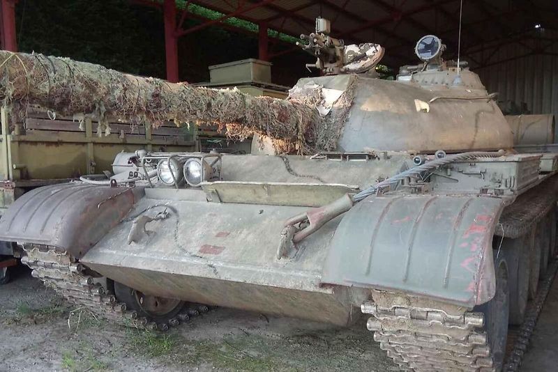 Karel Macků sbírá vojenskou techniku i veterány už nejméně tři dekády.