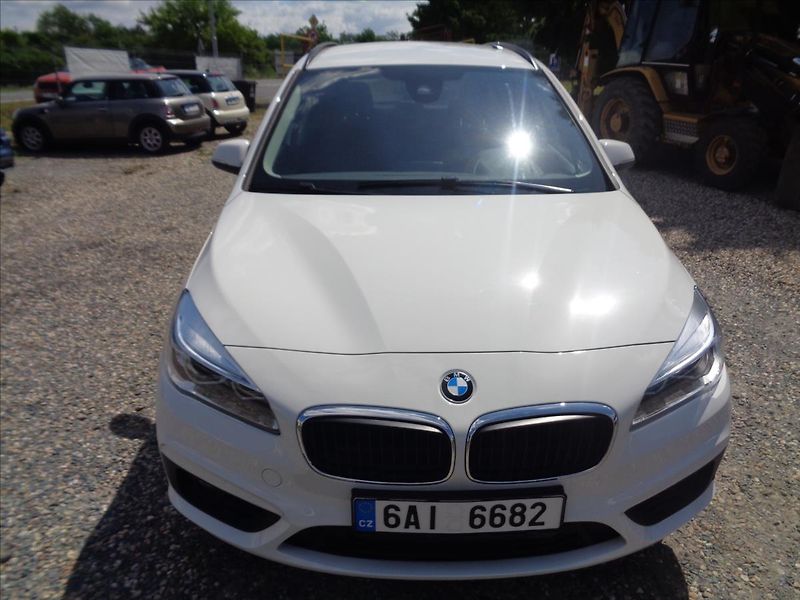 BMW Řada 2 1,5 - fotka 8 z 21