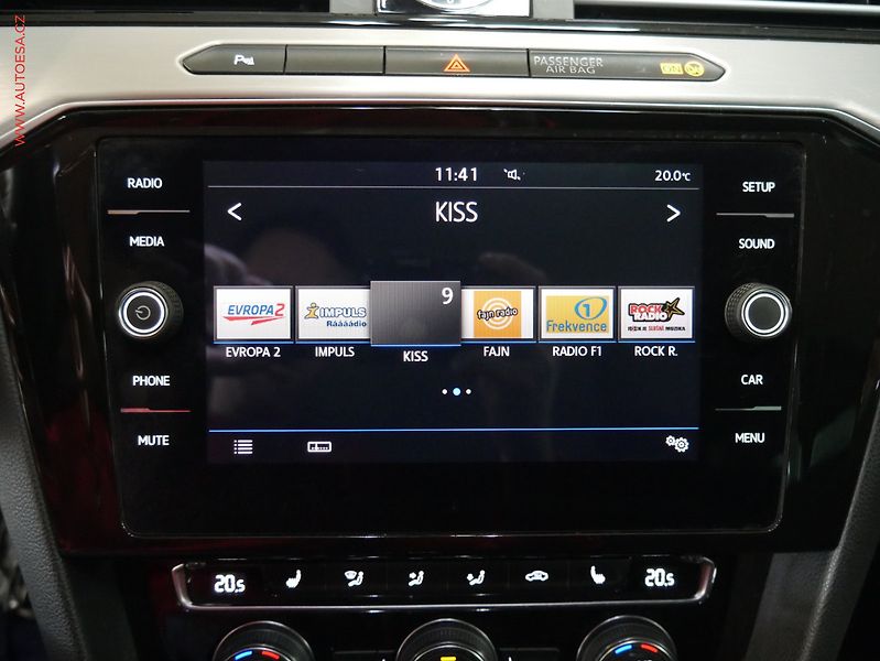 Volkswagen Passat (2018) 1.8 TSi, ČR, Comfortline - fotka 13 z 18