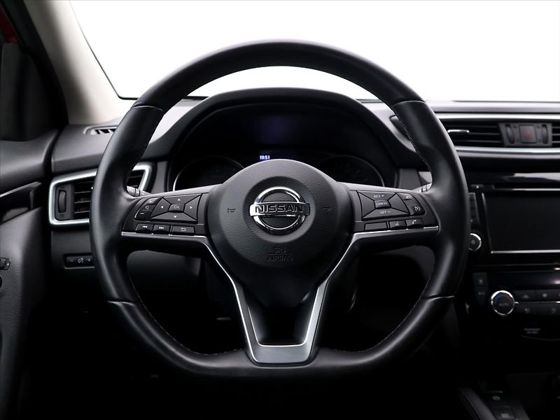Nissan Qashqai 1,3 DIG-T 116kW DCT Shiro - fotka 16 z 33