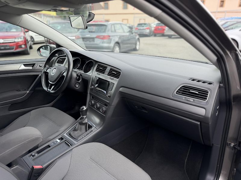 Volkswagen Golf 1.2 tsi, 77kw - fotka 9 z 19